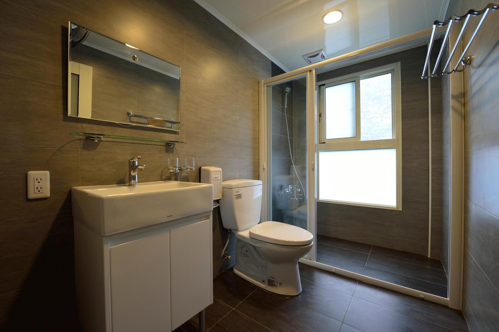 לוגו Shinmingshan Holiday Inn מראה חיצוני תמונה